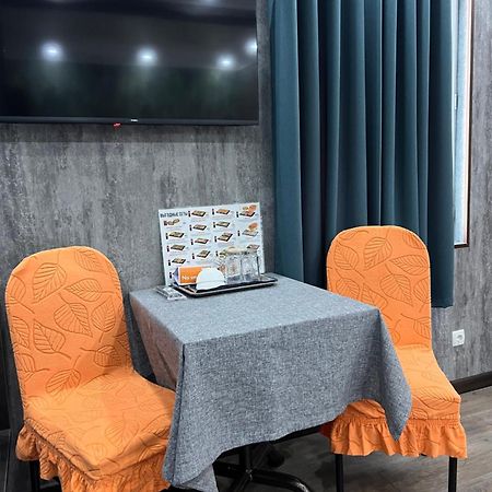 Salut Hotel Бишкек Екстериор снимка