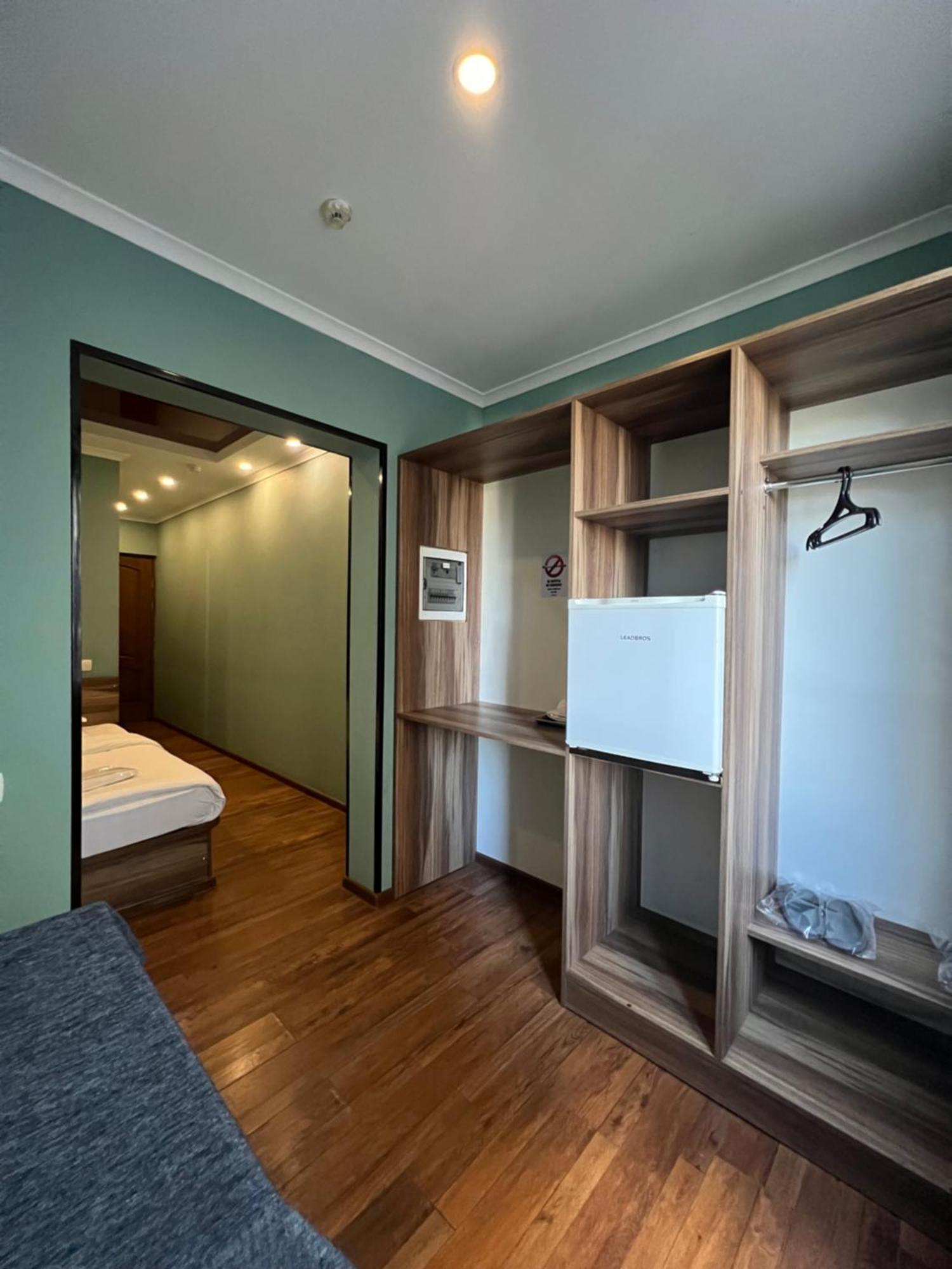 Salut Hotel Бишкек Екстериор снимка