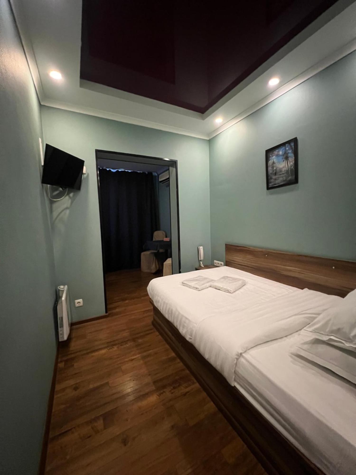 Salut Hotel Бишкек Екстериор снимка