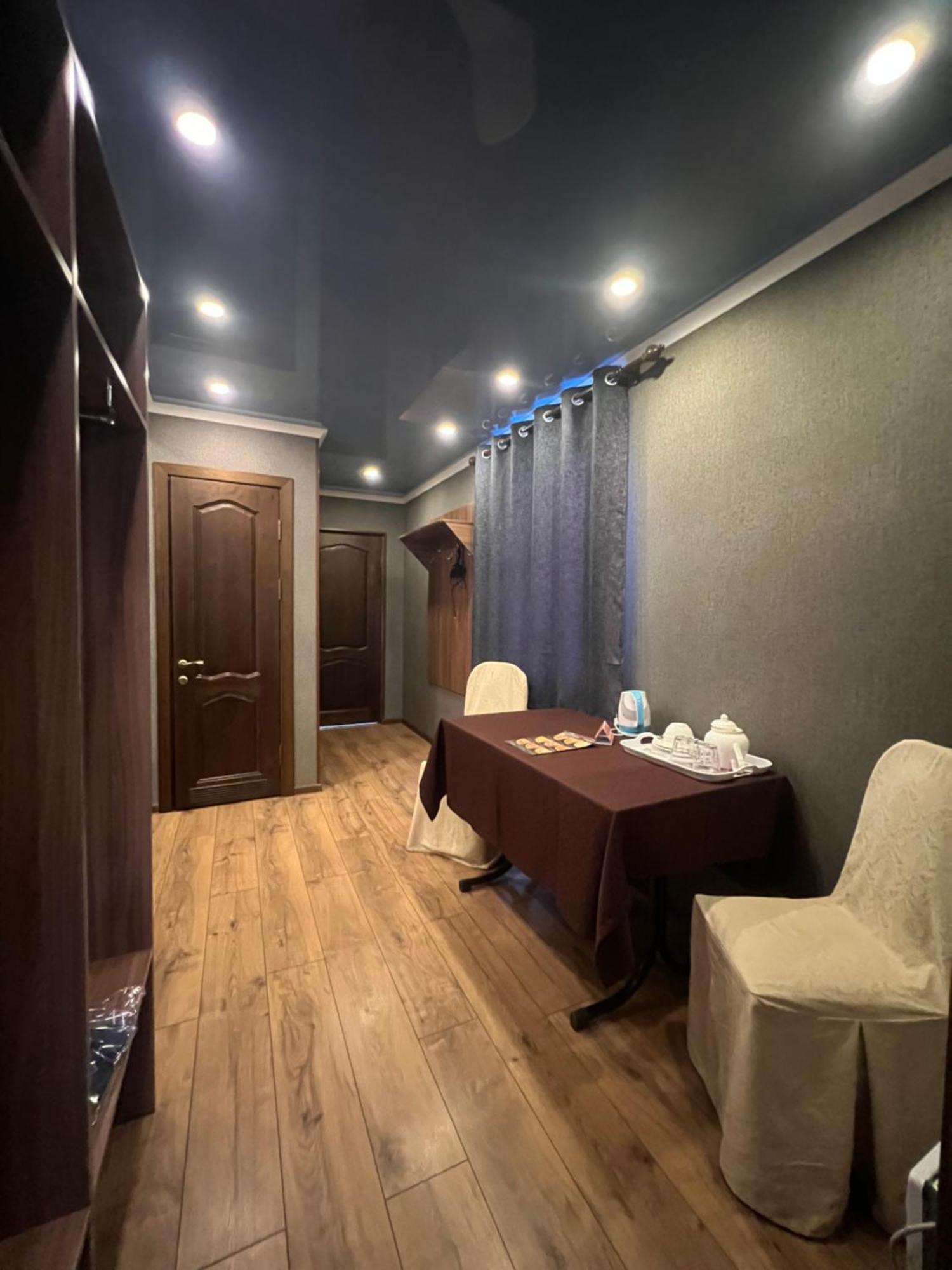 Salut Hotel Бишкек Екстериор снимка