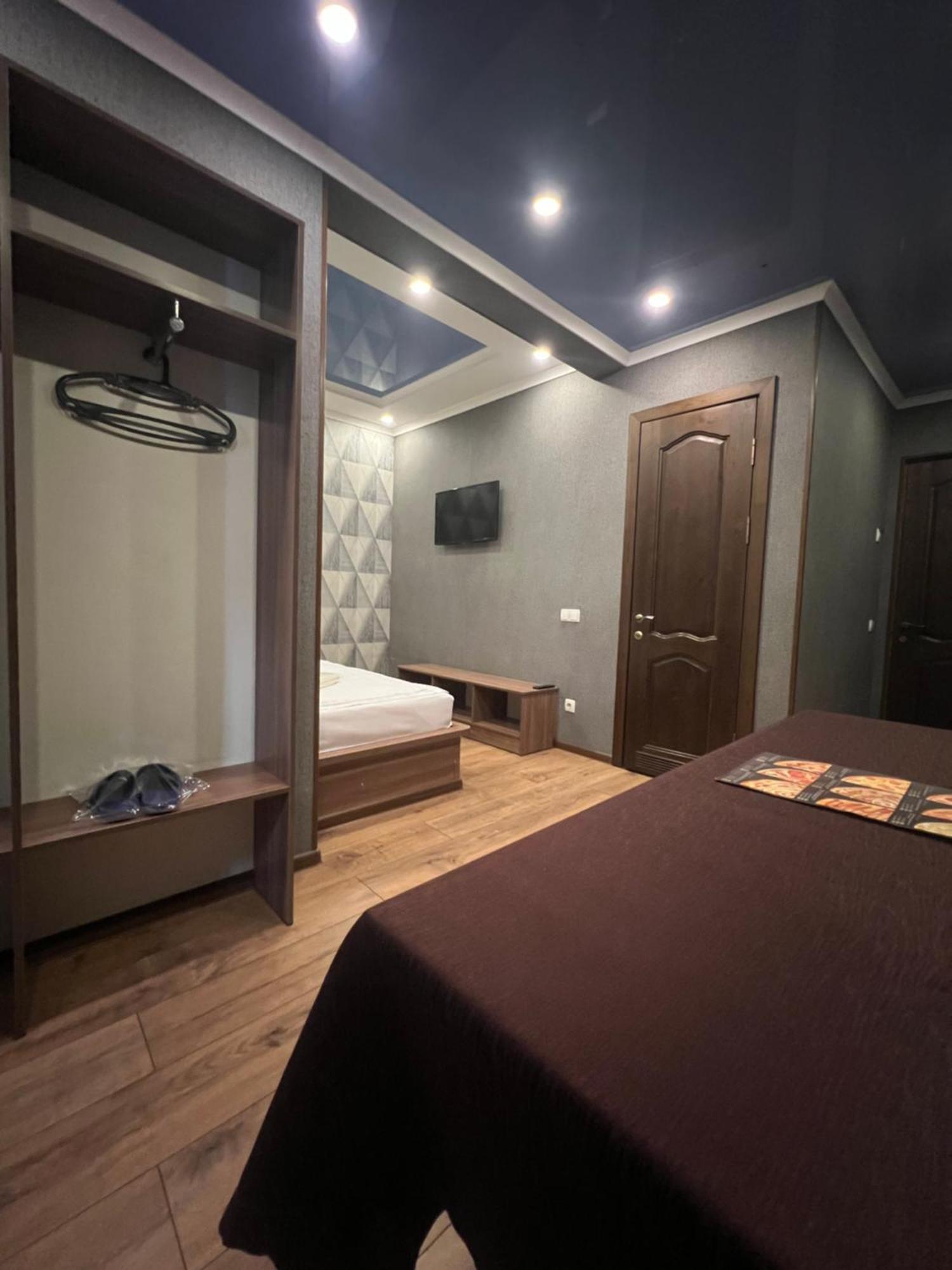 Salut Hotel Бишкек Екстериор снимка
