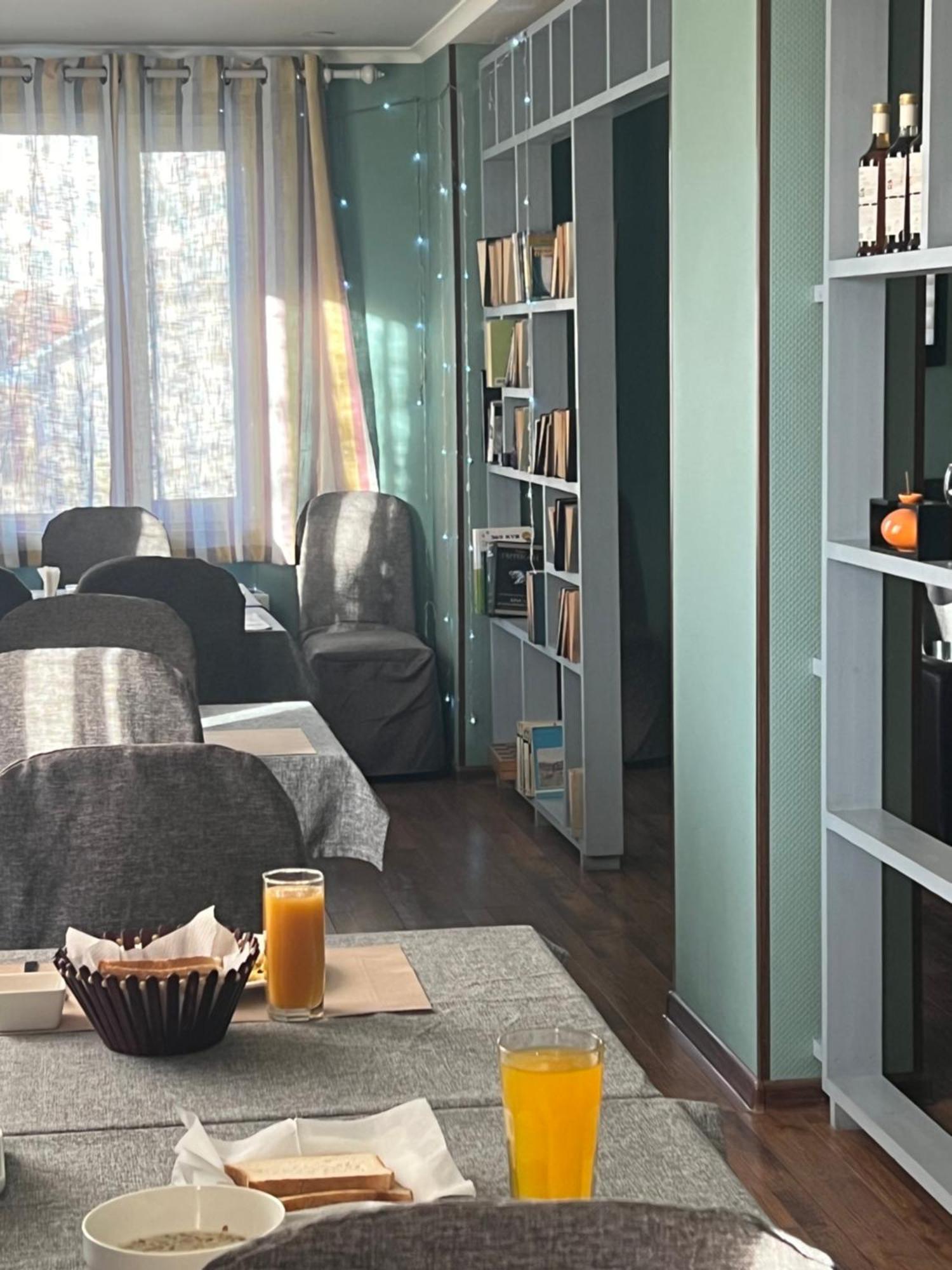 Salut Hotel Бишкек Екстериор снимка