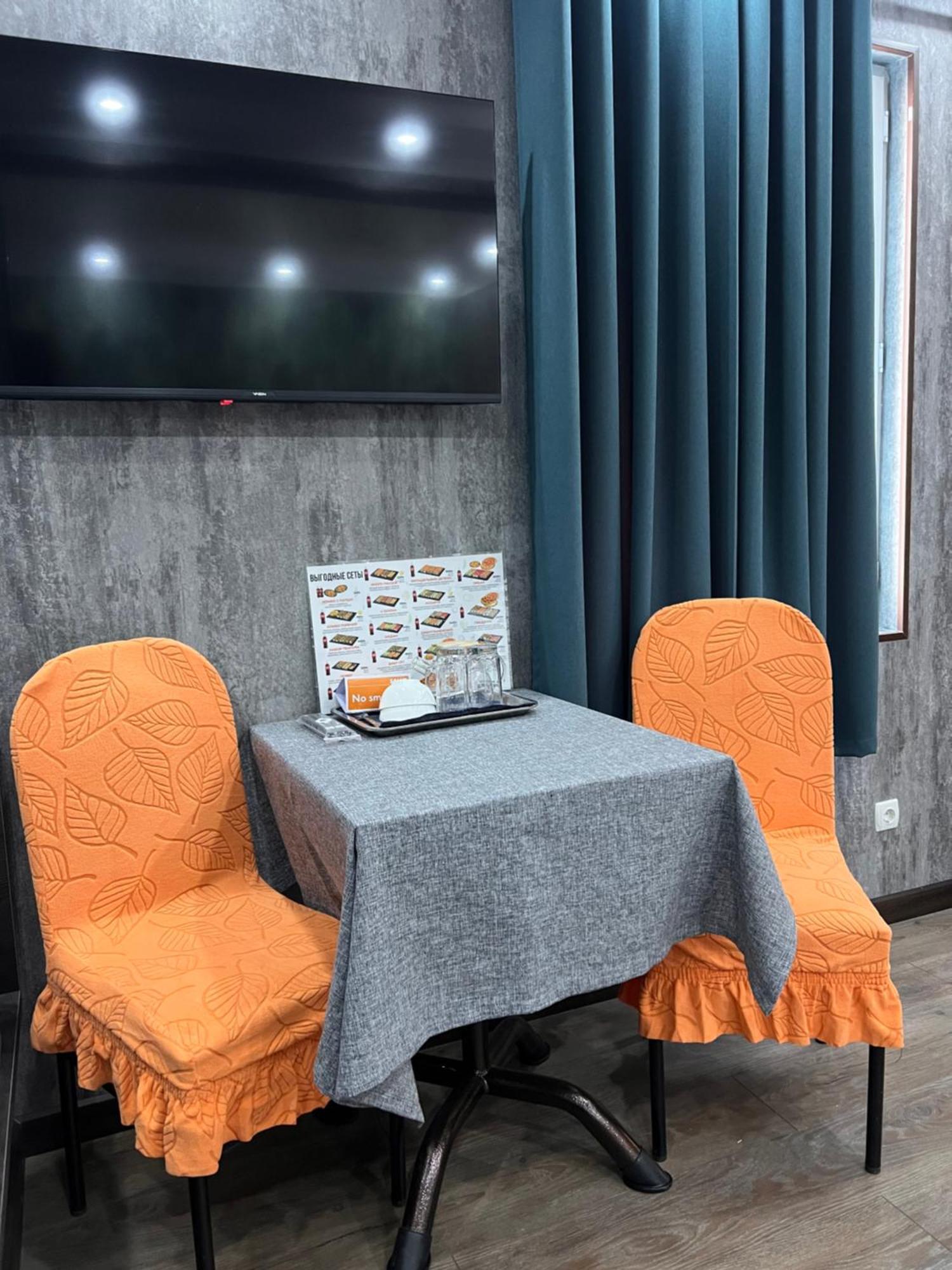 Salut Hotel Бишкек Екстериор снимка