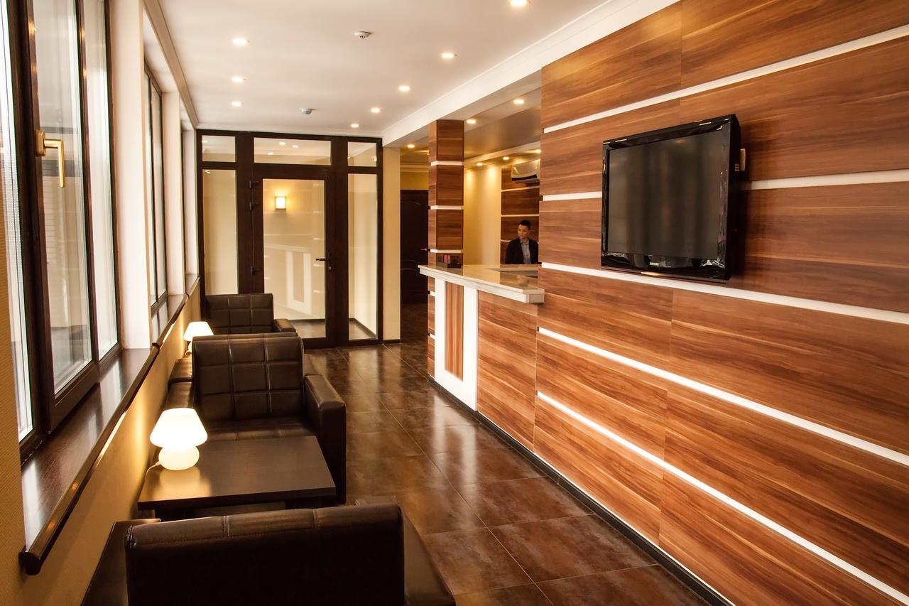 Salut Hotel Бишкек Екстериор снимка
