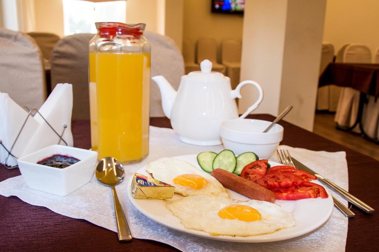 Salut Hotel Бишкек Екстериор снимка