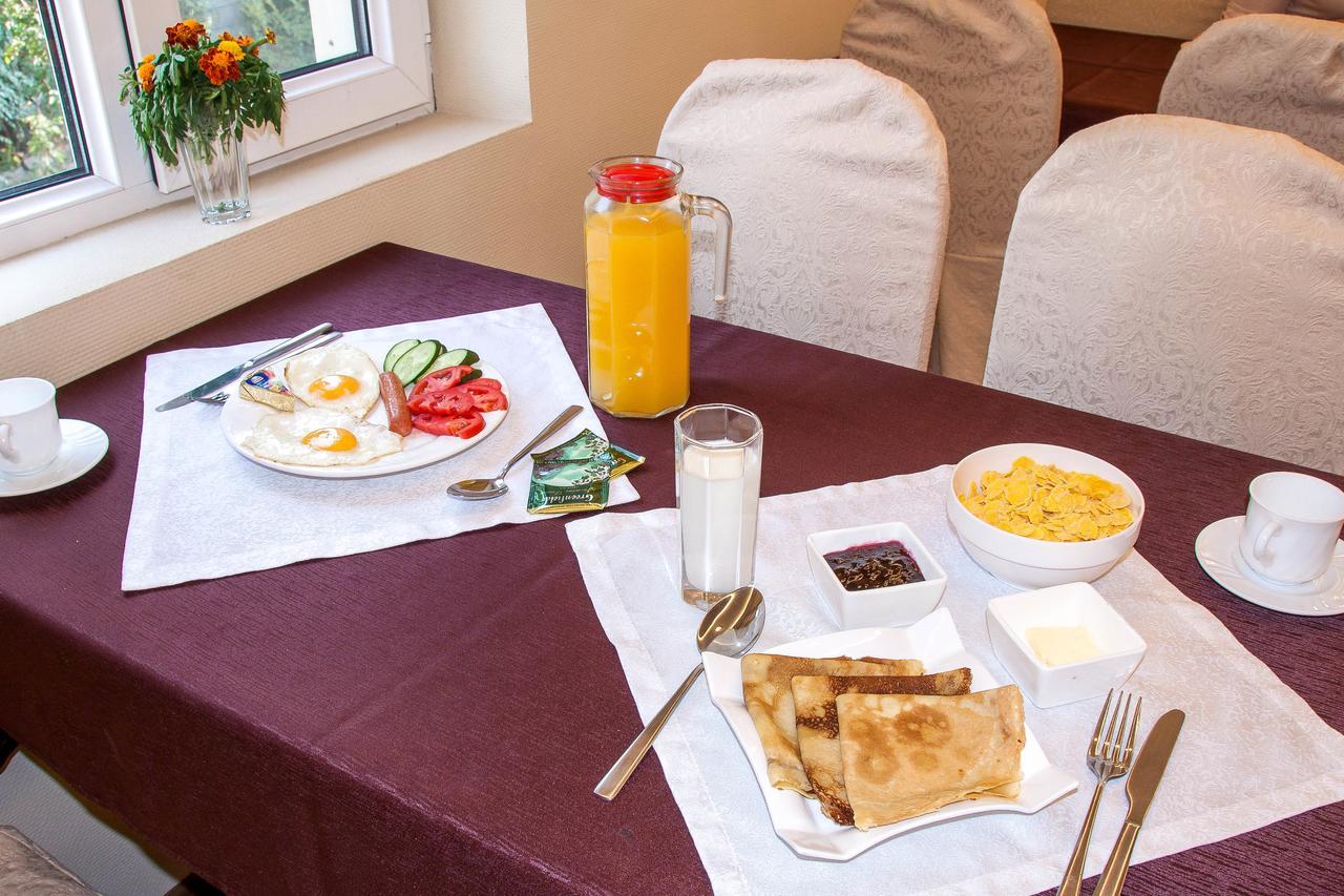 Salut Hotel Бишкек Екстериор снимка