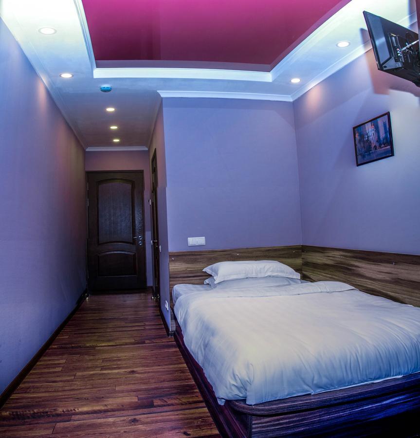 Salut Hotel Бишкек Екстериор снимка