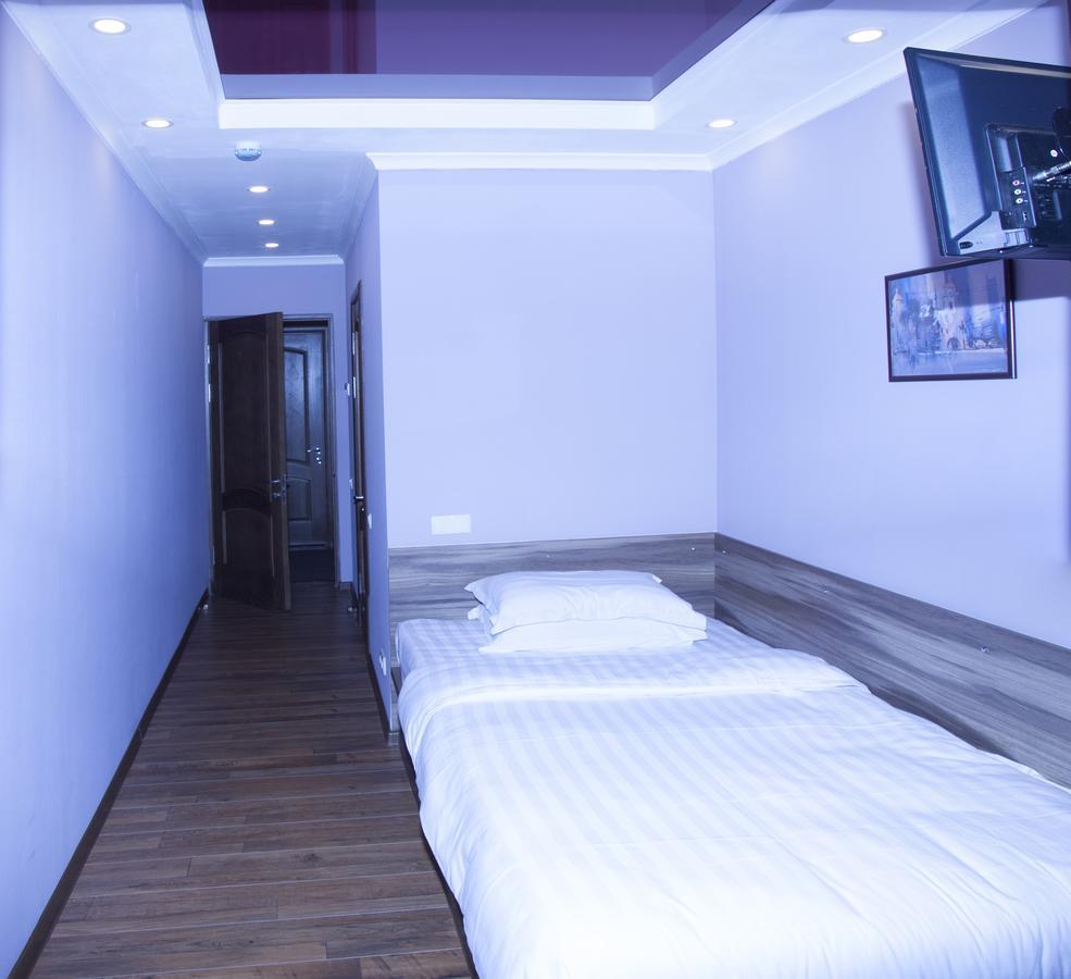Salut Hotel Бишкек Екстериор снимка