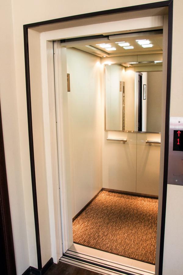 Salut Hotel Бишкек Екстериор снимка
