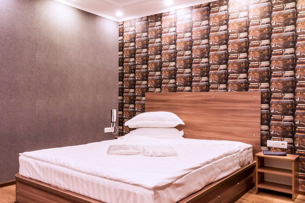 Salut Hotel Бишкек Екстериор снимка
