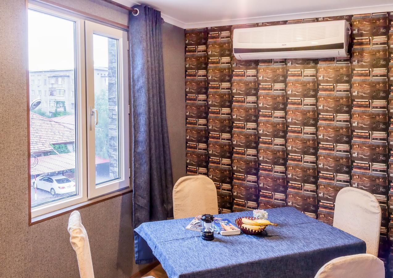 Salut Hotel Бишкек Екстериор снимка