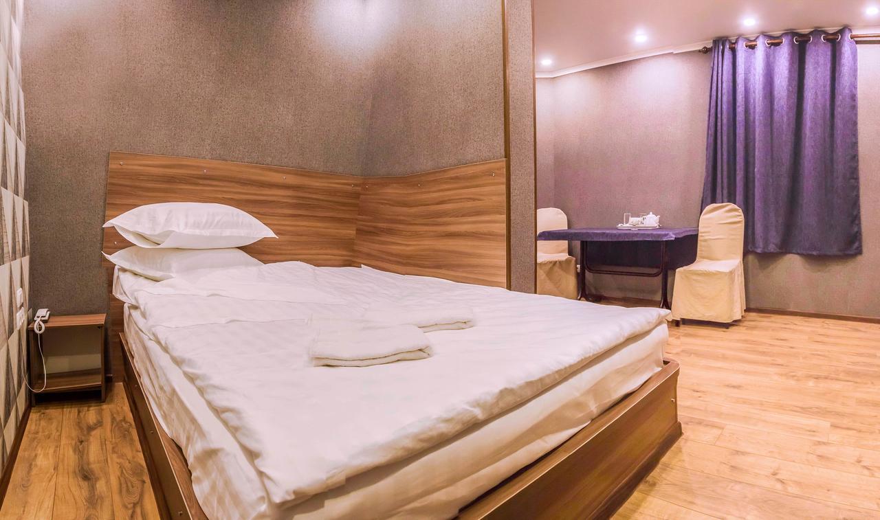 Salut Hotel Бишкек Екстериор снимка