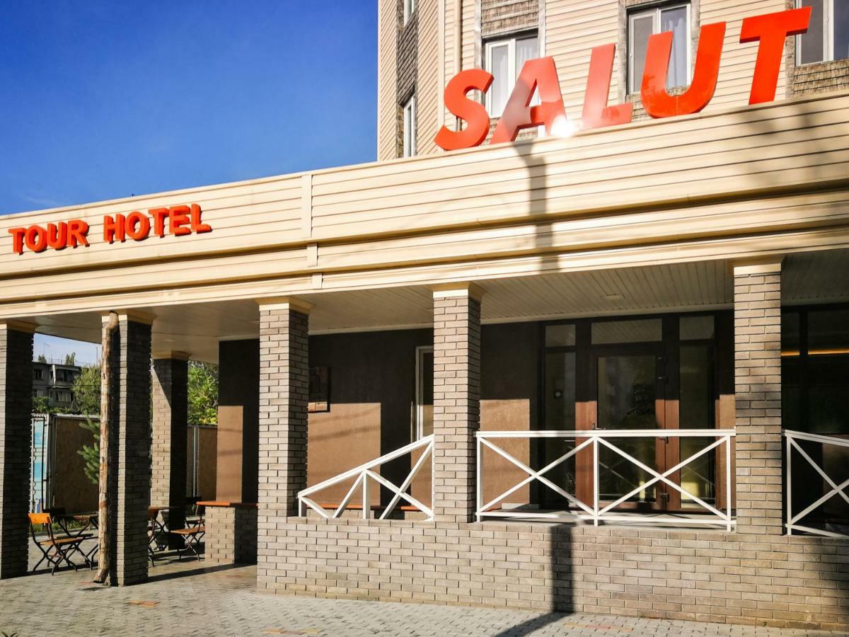 Salut Hotel Бишкек Екстериор снимка