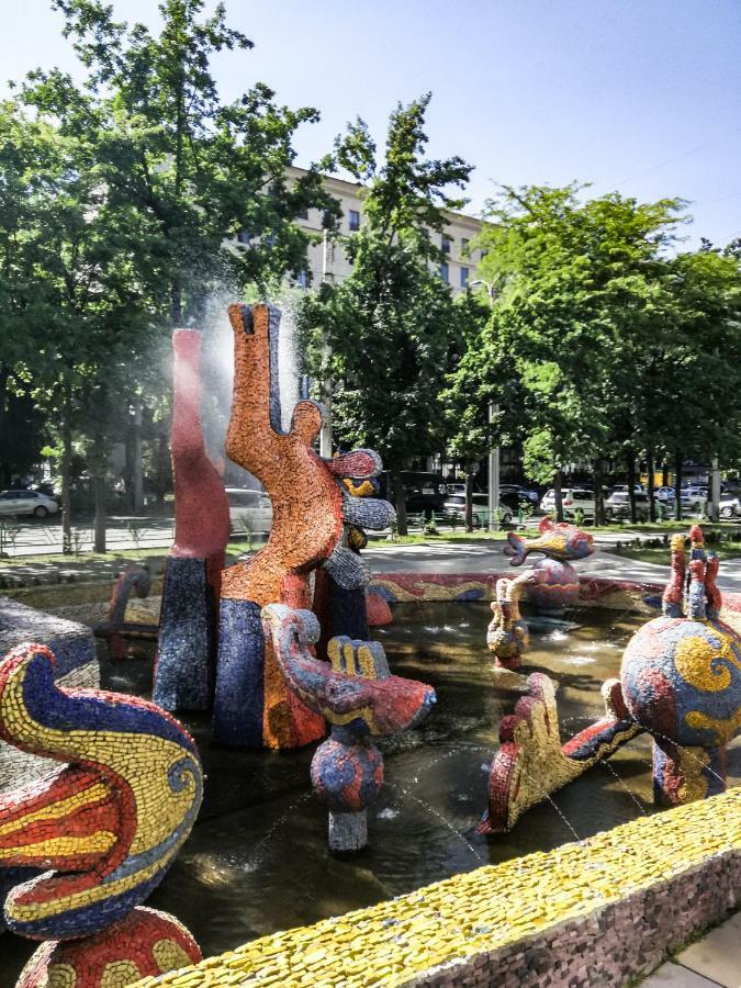 Salut Hotel Бишкек Екстериор снимка