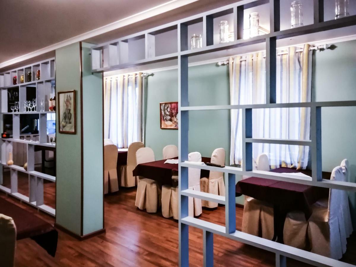 Salut Hotel Бишкек Екстериор снимка