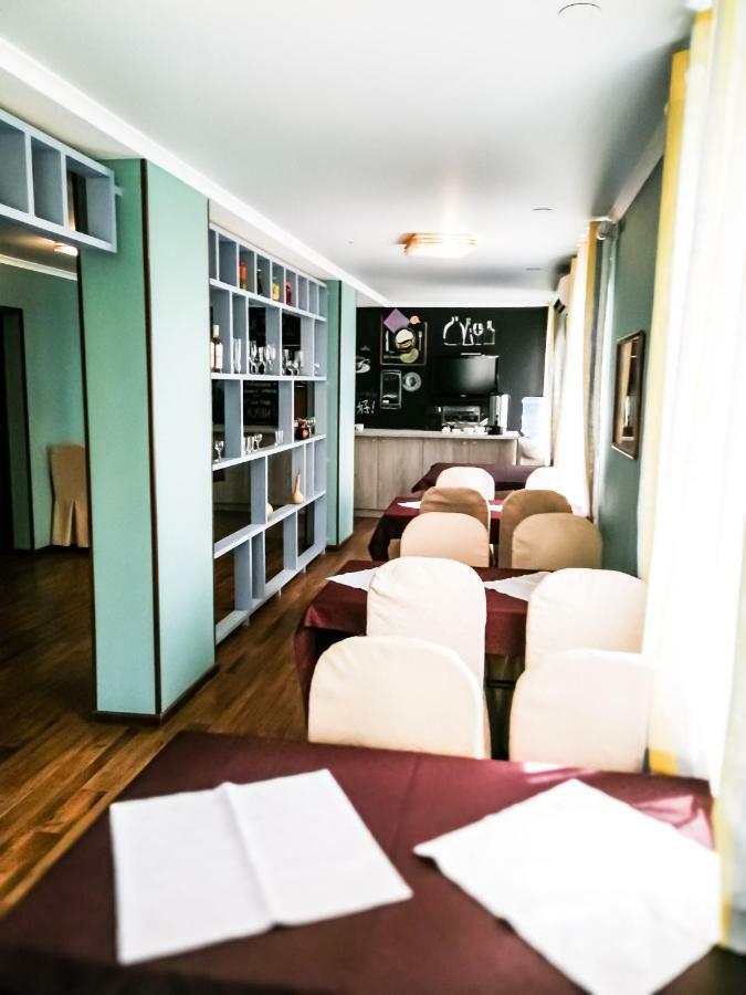 Salut Hotel Бишкек Екстериор снимка