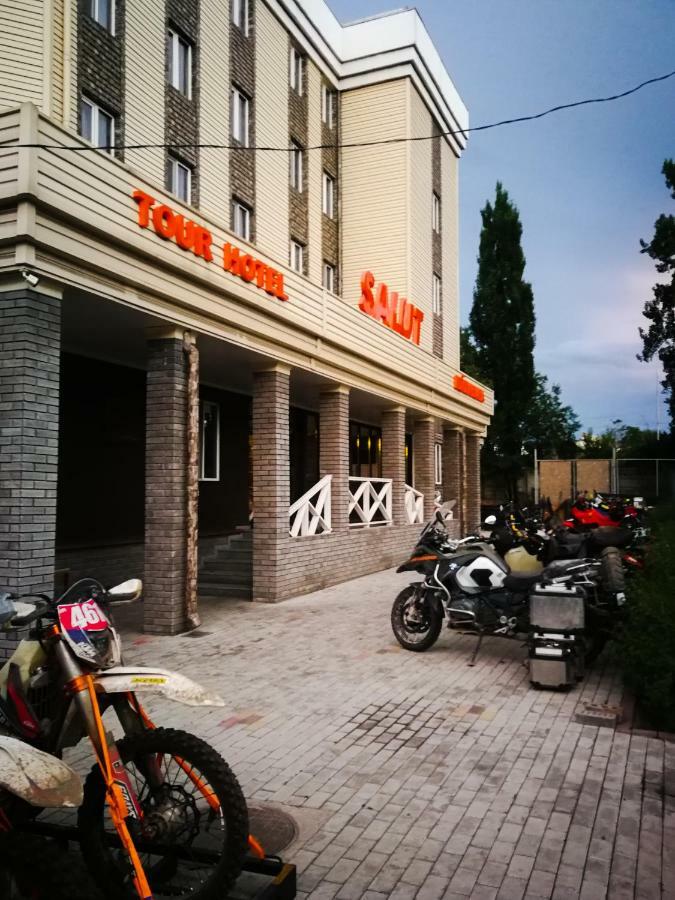 Salut Hotel Бишкек Екстериор снимка