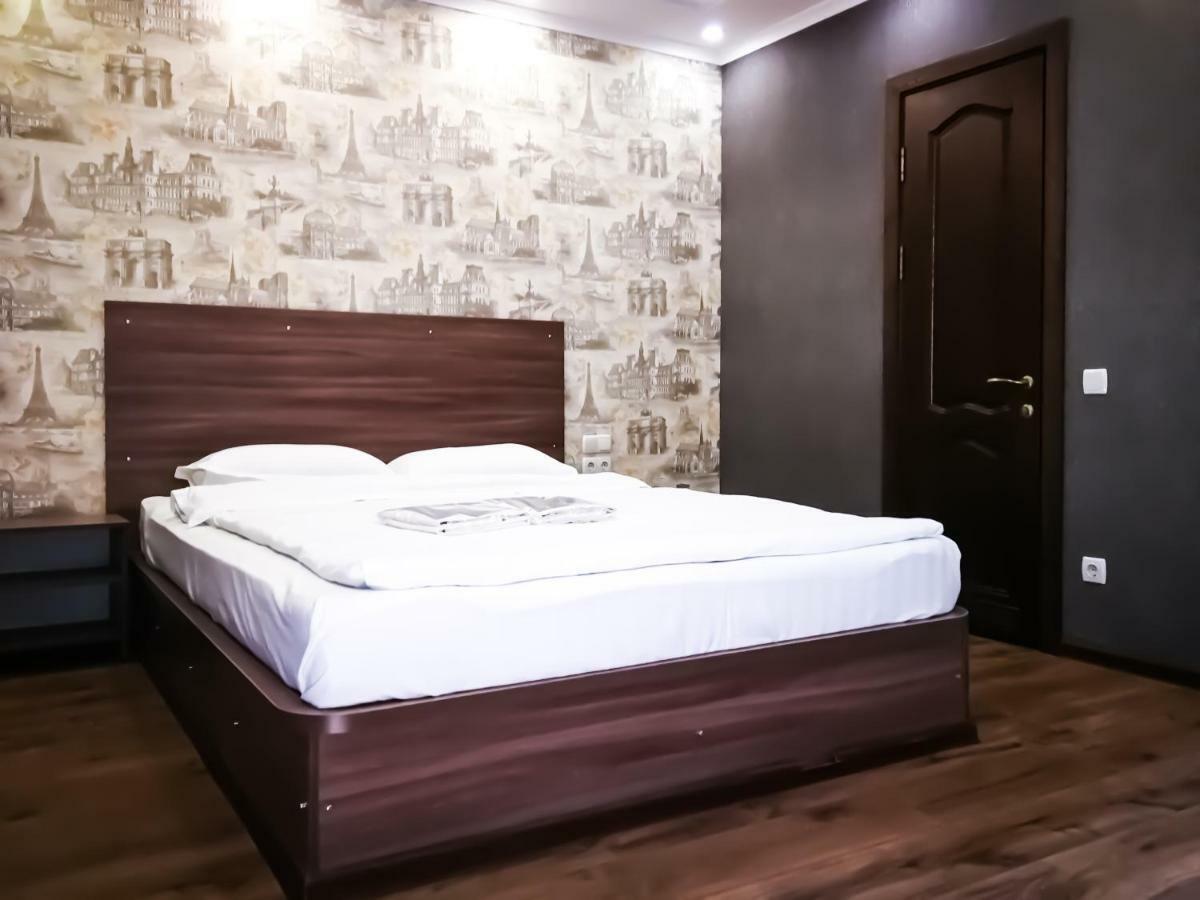 Salut Hotel Бишкек Екстериор снимка