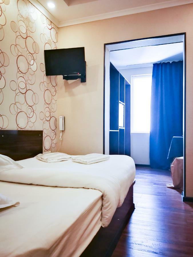 Salut Hotel Бишкек Екстериор снимка