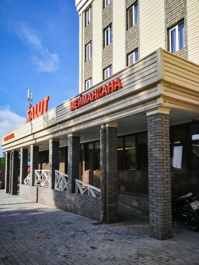 Salut Hotel Бишкек Екстериор снимка