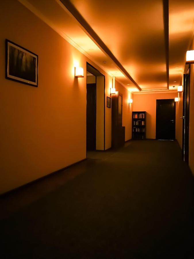 Salut Hotel Бишкек Екстериор снимка