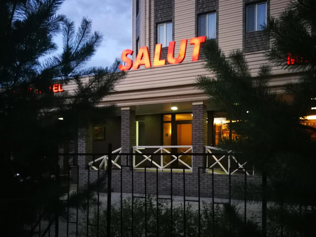 Salut Hotel Бишкек Екстериор снимка