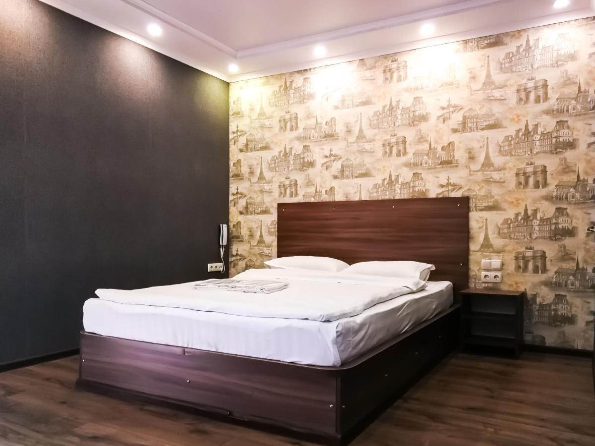 Salut Hotel Бишкек Екстериор снимка