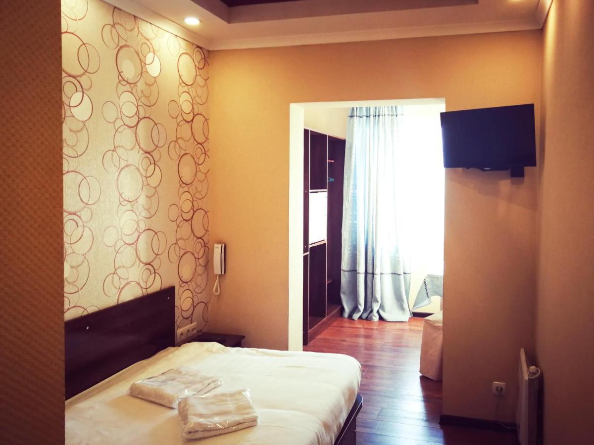 Salut Hotel Бишкек Екстериор снимка