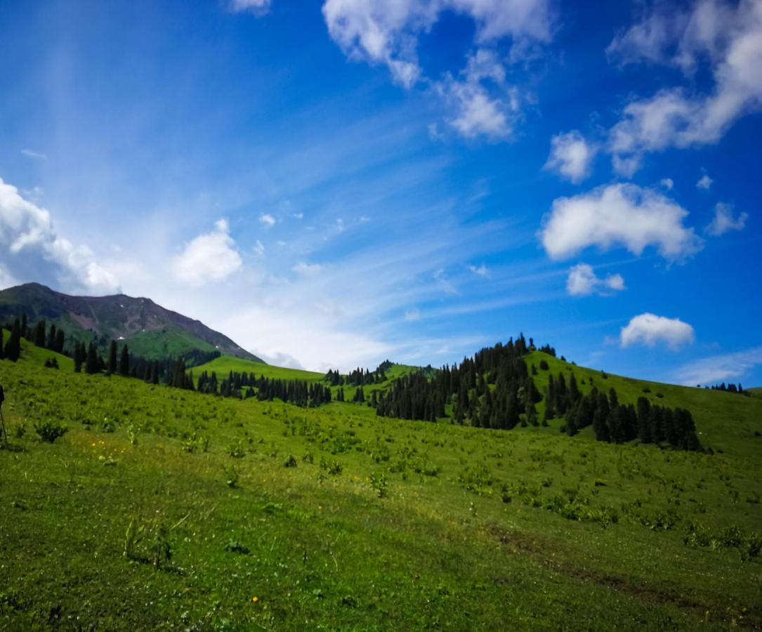 Salut Hotel Бишкек Екстериор снимка